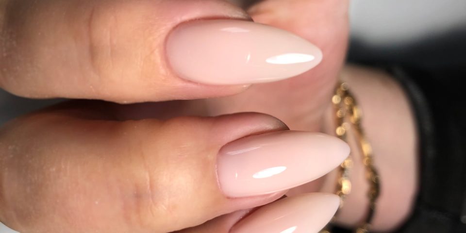 Manicure hybrydowy – co powinniśmy o nim wiedzieć?
